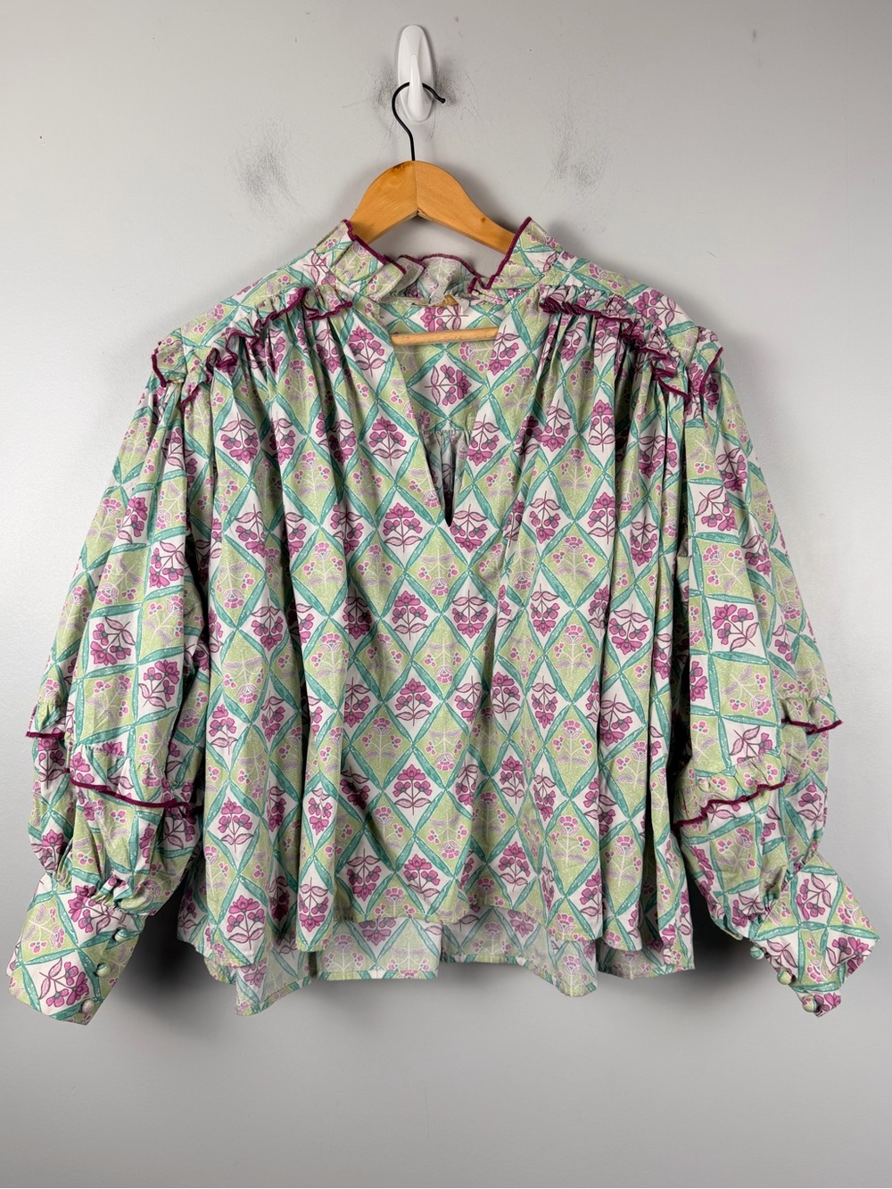 Karlie puff sleeve ruffle green pink block print floral blouse size large